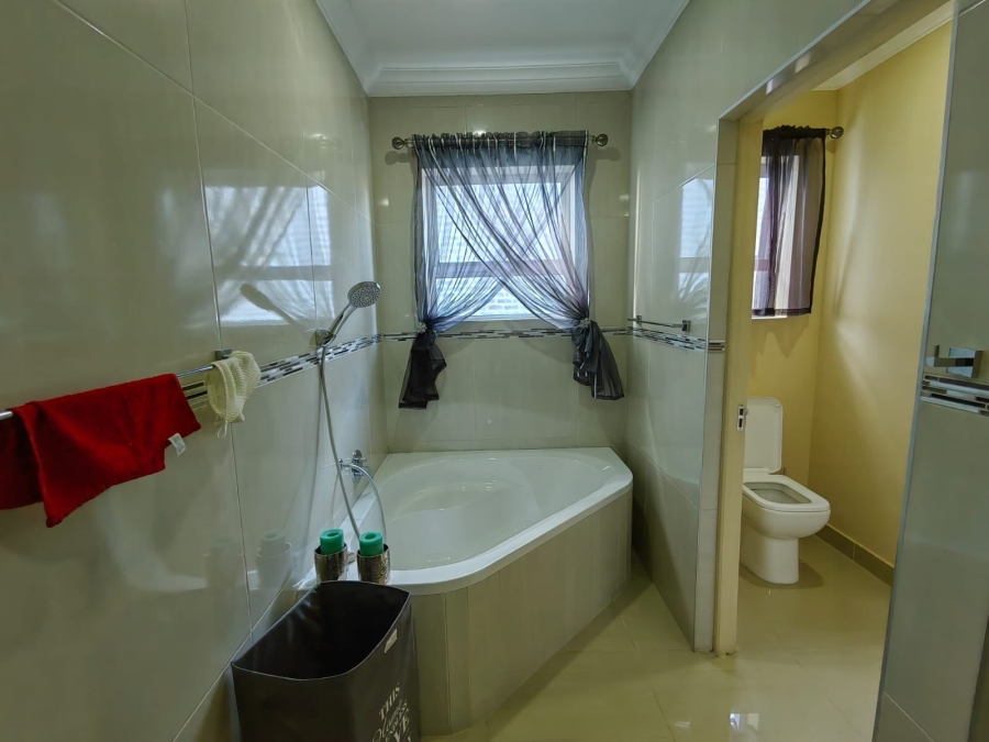 5 Bedroom Property for Sale in Pearly Beach Western Cape